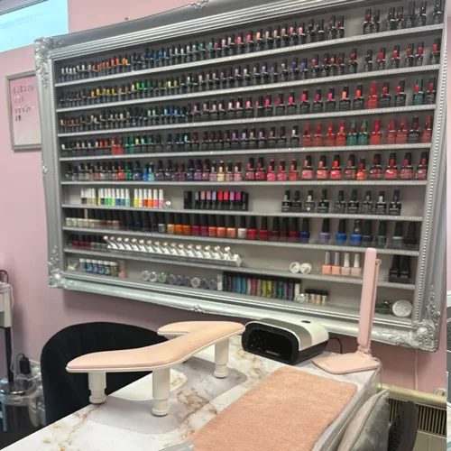 The nail desk under the varnish wall